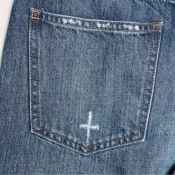 Madewell The Perfect Summer Jean: Destructed
Edition Robinson Wash | Size 24 - Picture 12 of 16